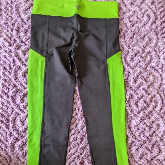 The Chive chivette yoga pants and top set, brand new, green and black, size M - Picture 5 of 7